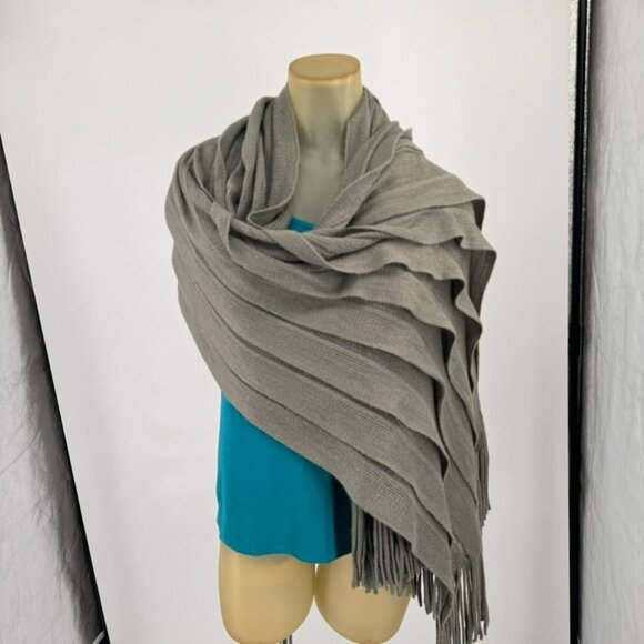 Soma Intimates Fringe Shawl Wrap Scarf Gray tiered 28 X 80 - Picture 13 of 14